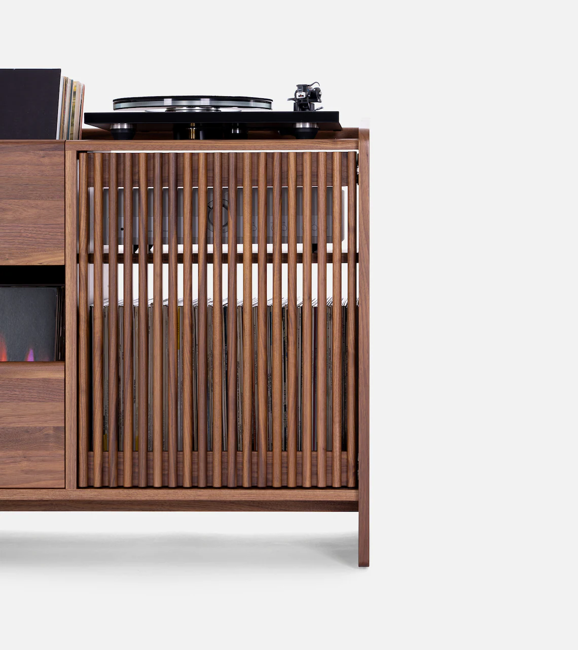 audionova-sik-ve-dayanikli-ceviz-plak-calar-kabini8