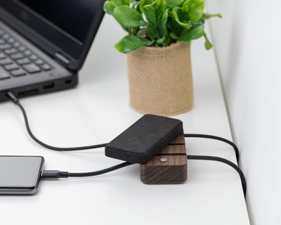 dogal-ahsap-miknatisli-kablo-duzenleyici__1