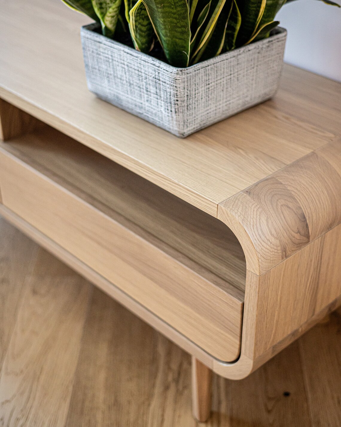 Ahşap TV Ünitesi – Masif 2 Çekmeceli5