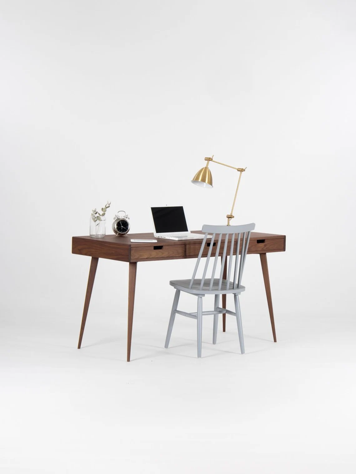 Çekmeceli ve Arka Bölmeli Ofis Masası2