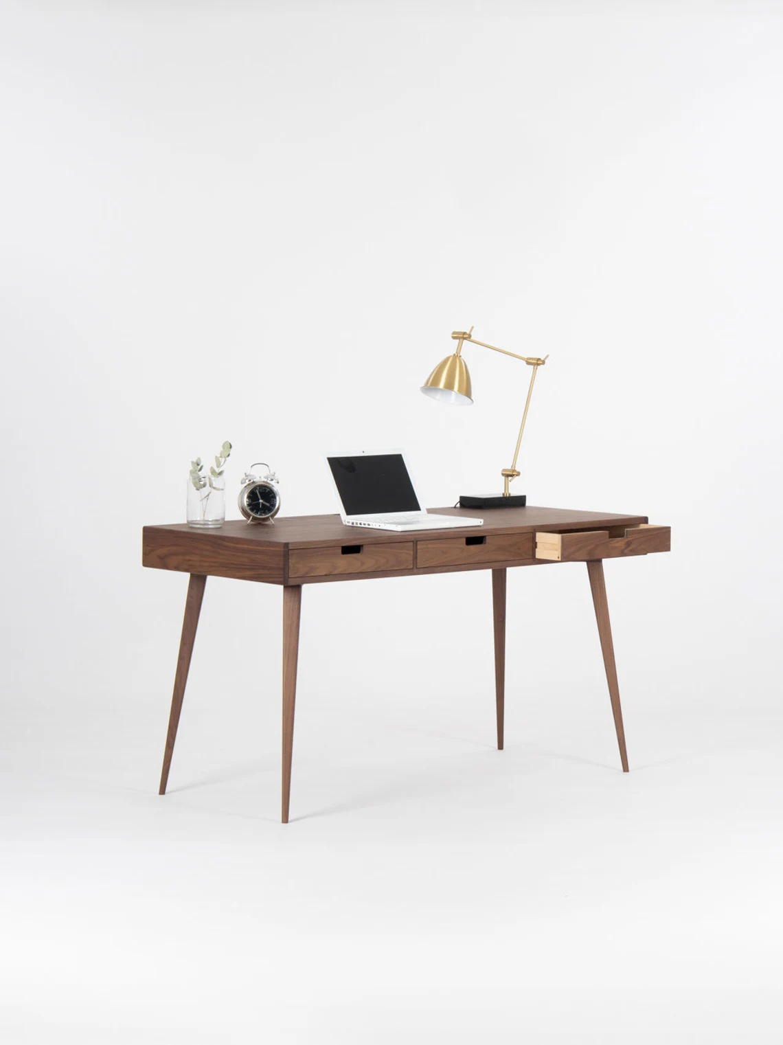 Çekmeceli ve Arka Bölmeli Ofis Masası3