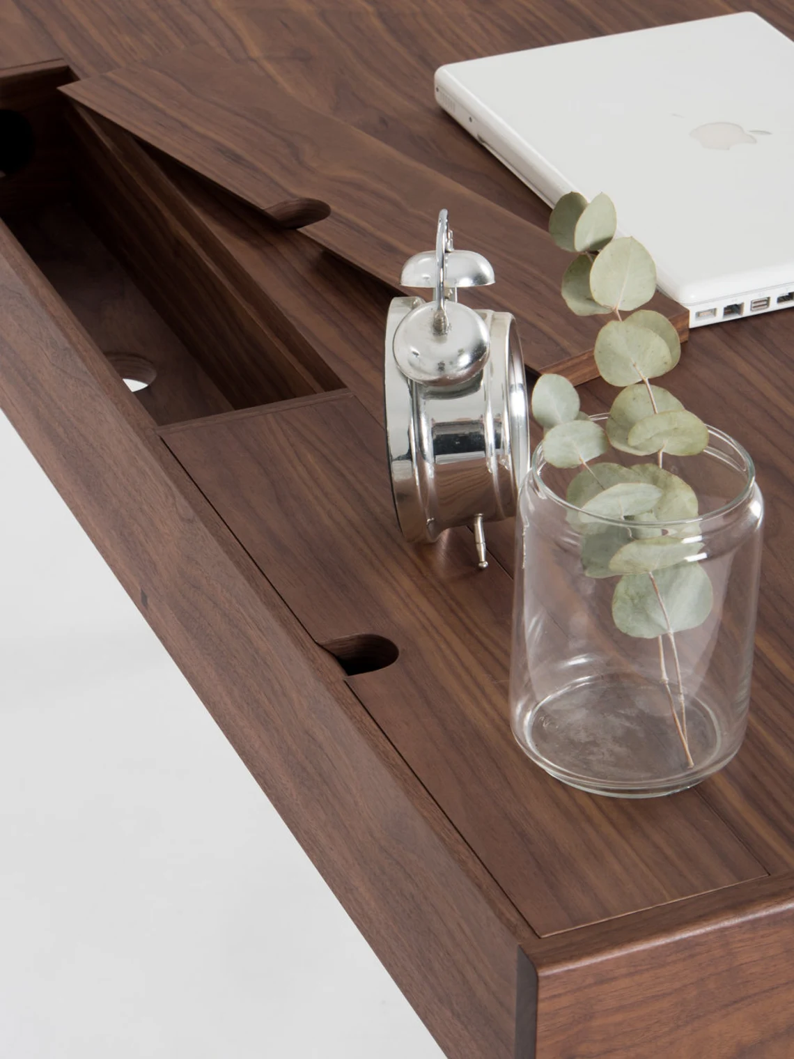 Çekmeceli ve Arka Bölmeli Ofis Masası5