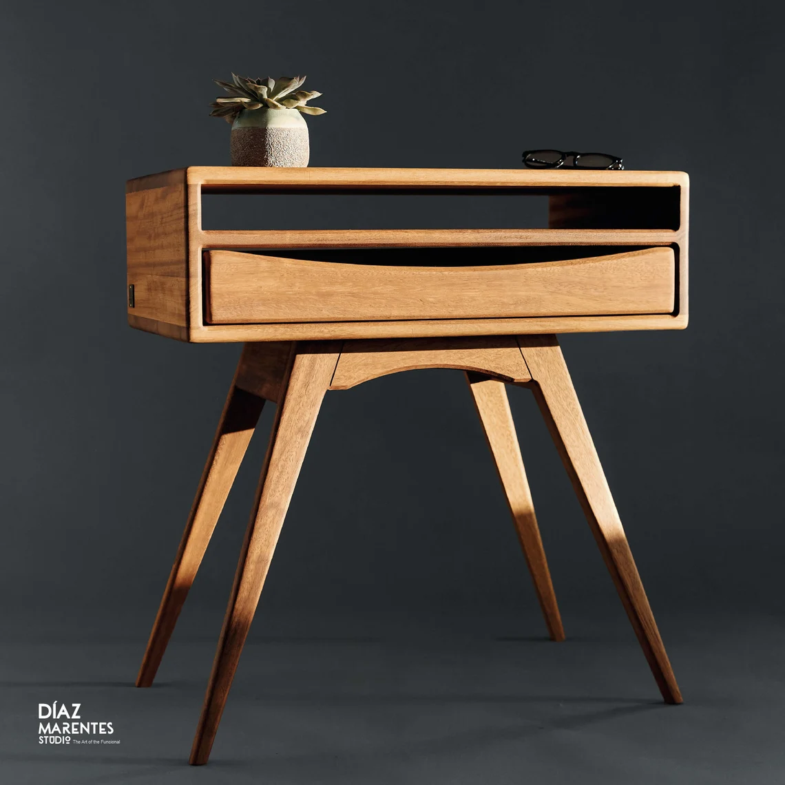 Compass Ayaklı İskandinav Komodin