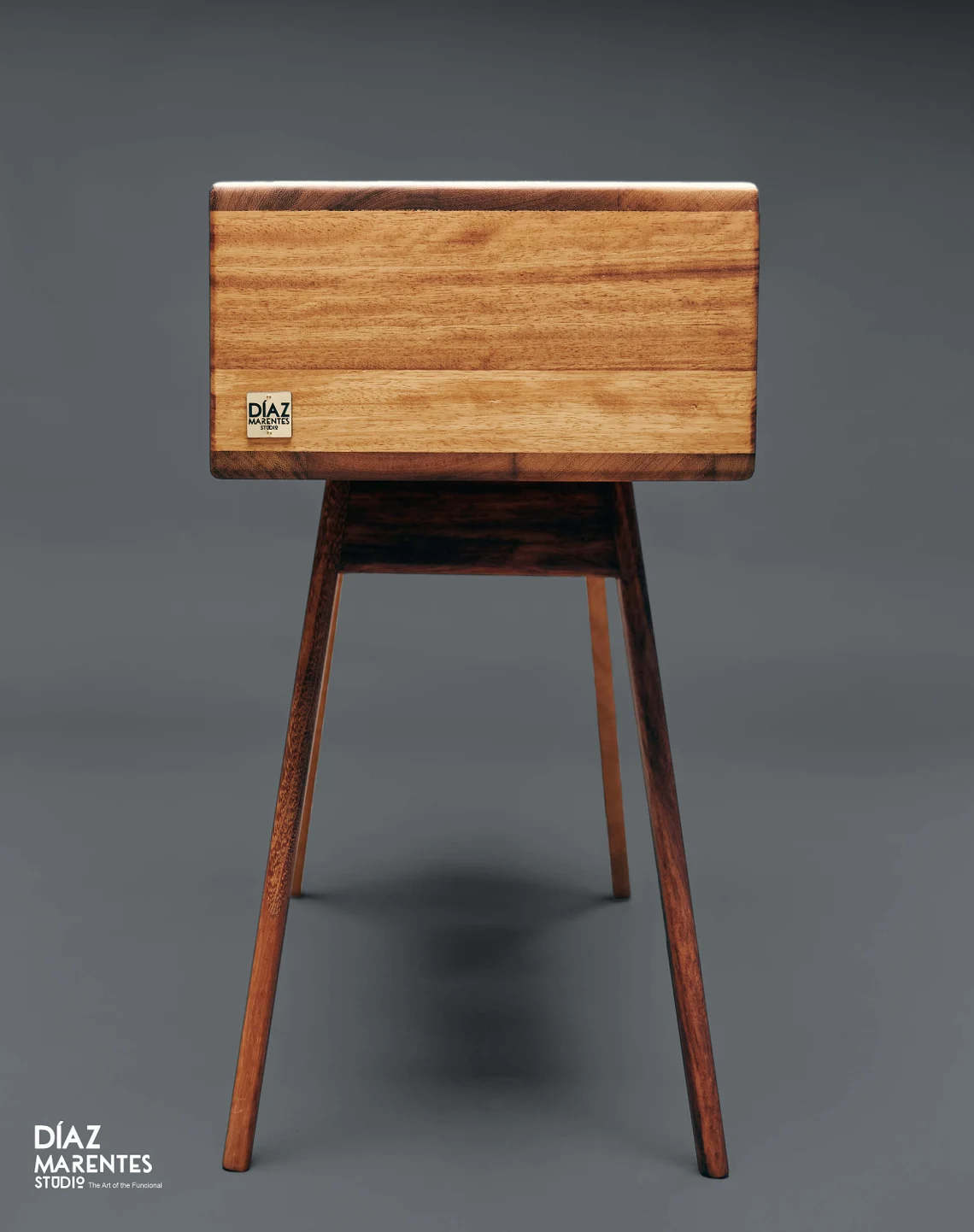 Compass Ayaklı İskandinav Komodin5