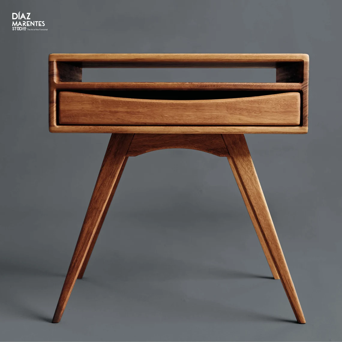 Compass Ayaklı İskandinav Komodin6