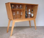 İskandinav bar dolabı