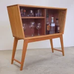 İskandinav bar dolabı