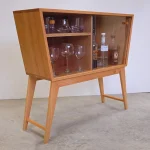 İskandinav bar dolabı