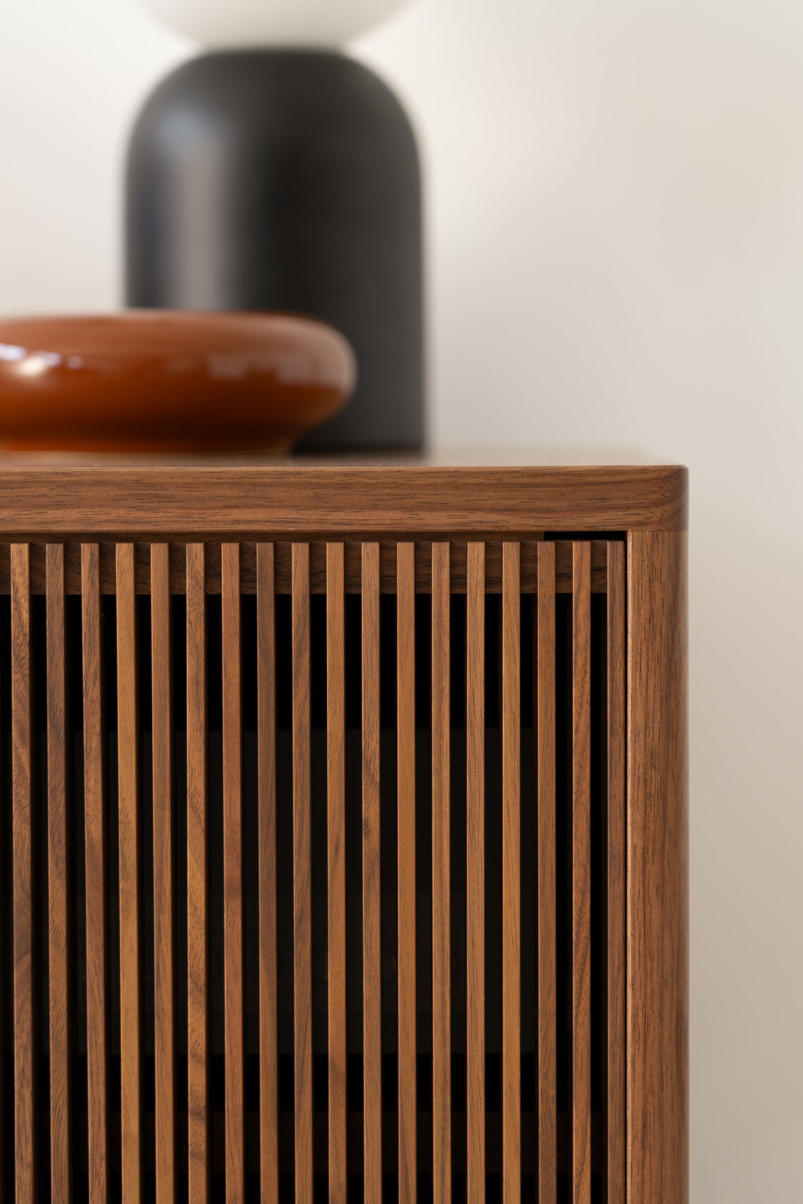 Izgaralı Ceviz TV Ünitesi – Ayarlanabilir Raflı6